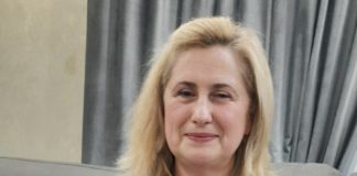 Світло крізь кордони: як тернополянка створює унікальні великодні свічки в Ірландії