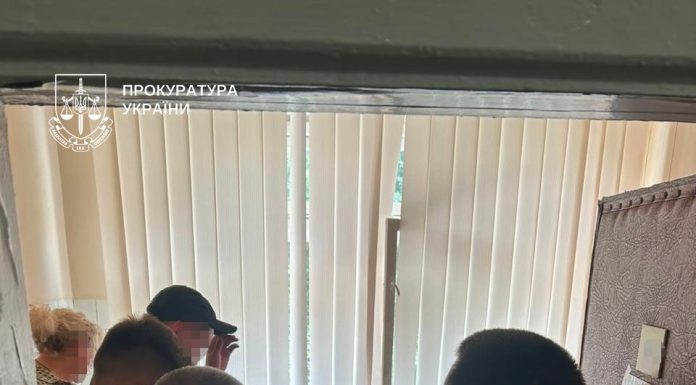 На Тернопільщині чотирьох лікарів викрили на хабарництві
