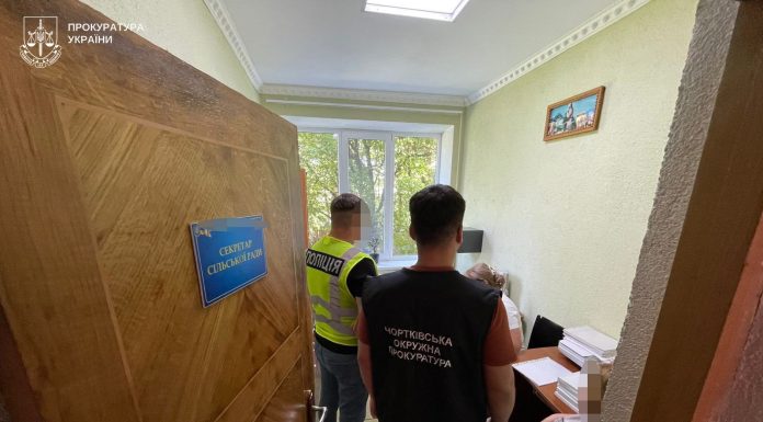 За отримання 2300 доларів США хабаря судитимуть начальницю відділу ЦНАП та місцеву депутатку на Тернопільщині